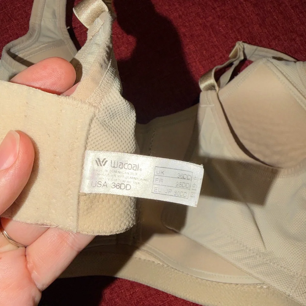 Beige Wacoal Low-Impact Clear Comfort Contour Sports 856114 Size: 36DD - Picture 2 of 3